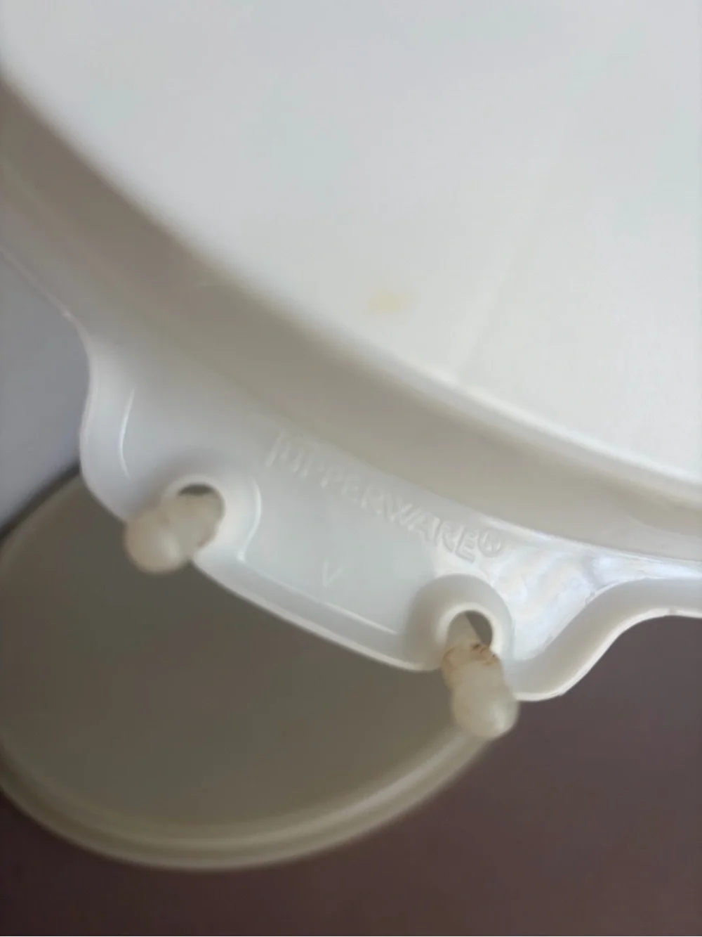 Tupperware Cream White Round Food Storage Lid